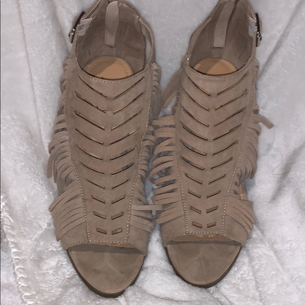 Open toe fringe tan heels